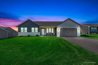 650 Anacostia Dr, Roscoe, IL 61073
