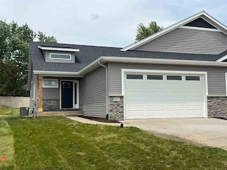 907 Prairie View Dr, West Branch, IA 52358