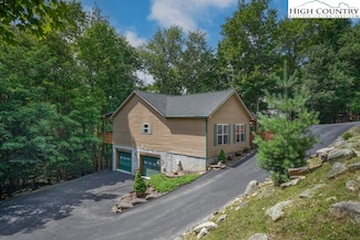 106 Hawthorne Rd, Beech Mountain, NC 28604