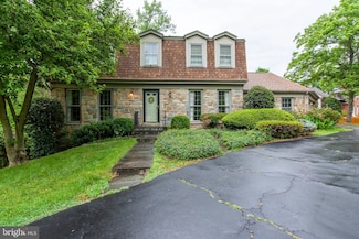 6034 Chesterbrook Rd Unit B, McLean, VA 22101