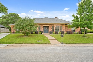 2004 Lake Country Dr, Arlington, TX 76012