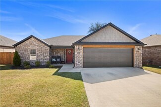 528 Brooke St, Springdale, AR 72762