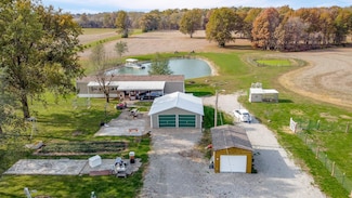9417 E Hwy E, Centralia, MO 65240