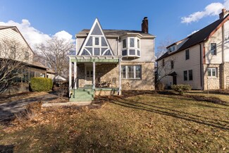 984 S Cassingham Rd, Columbus, OH 43209