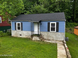 1030 Groner Dr, Knoxville, TN 37915