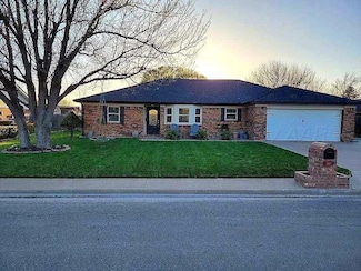 1906 Texas St, Perryton, TX 79070