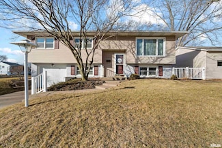 1706 Davenshire Dr, Bettendorf, IA 52722