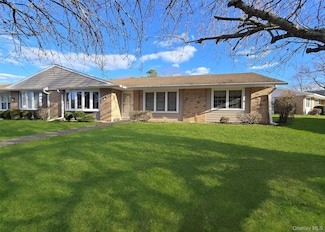 289 Cardiff Ct Unit B, Ridge, NY 11961