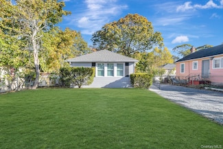 860 Flanders Rd, Riverhead, NY 11901