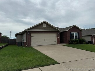 5818 E 148th St S, Bixby, OK 74008