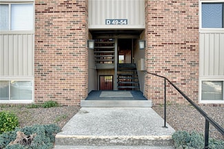 52 Lakeshore Dr, Clarksville, IN 47129