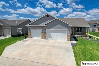 1233 N 100th St, Lincoln, NE 68527