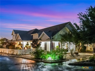 911 Hudson Ln, New Braunfels, TX 78130