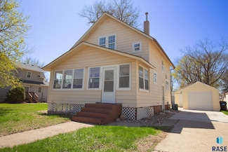 207 S Park St, Inwood, IA 51240
