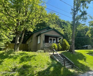 30 Mountain St, Whitehall, NY 12887