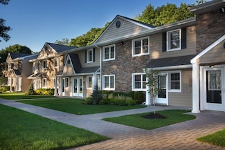405 Tudor Ln, Middle Island, NY 11953