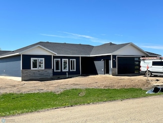 301 Pine Dr, Hankinson, ND 58041