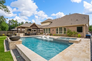114 Hunter Hollow Dr, Montgomery, TX 77316