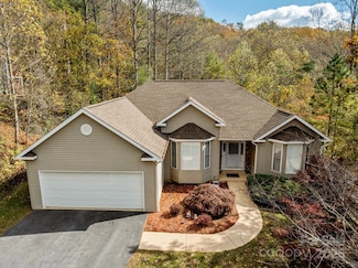 403 Canonero Dr, Fairview, NC 28730