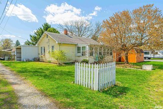 206 Shockey St, Elkhart, IL 62634