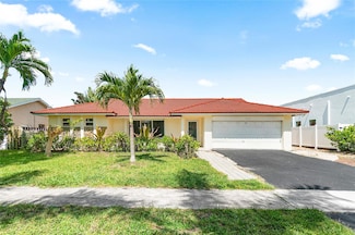 7517 W Country Club Blvd, Boca Raton, FL 33487