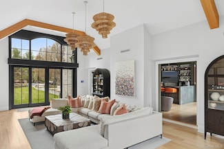 89 Pound Hollow Rd, Glen Head, NY 11545