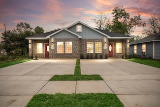 5222 Bataan Rd, Houston, TX 77033