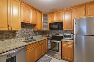 2470 W Good Hope Rd Unit 270, Milwaukee, WI 53209