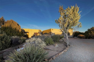 4 Storm View Ln, Santa Fe, NM 87506