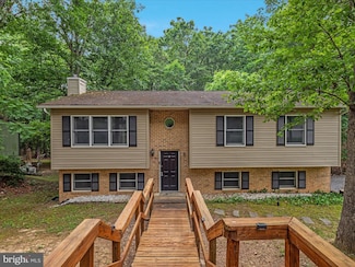 237 Lakeview Dr, Cross Junction, VA 22625
