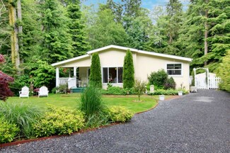 3657 Holmes View Dr, Langley, WA 98260