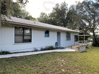 300 Swan Lake Dr, Melrose, FL 32666
