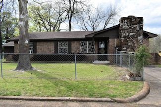 701 Sunset Blvd, Hugo, OK 74743