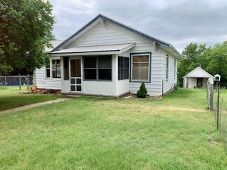 904 N Lincoln Ave, Ellsworth, KS 67439