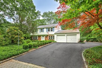 39 Sycamore Cir, Stony Brook, NY 11790