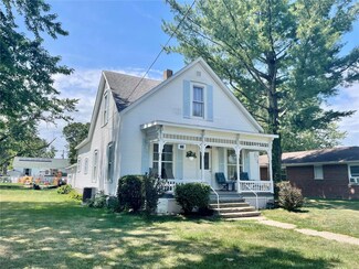 209 W Broad St, Raymond, IL 62560