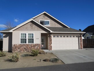 2038 Orchard Home Dr, Medford, OR 97501