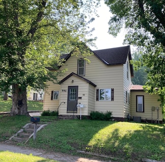 643 Miller Ave, Windom, MN 56101