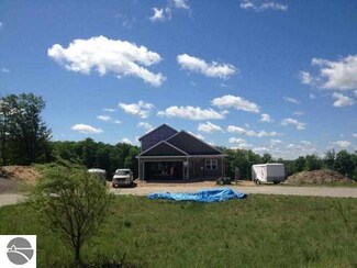 582 Kingsley Ridge Dr, Kingsley, MI 49649