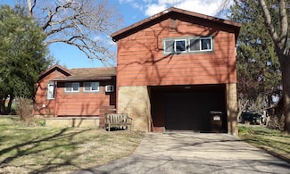 1751 S Demeter Dr, Freeport, IL 61032