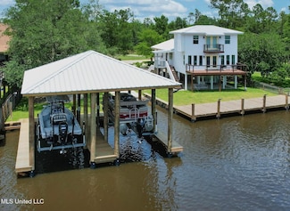 6085 Shawnee St, Kiln, MS 39556