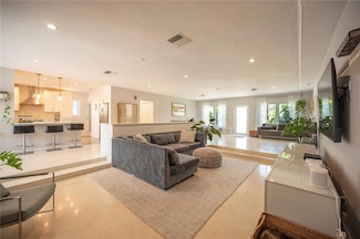 920 W 43rd Ct, Miami Beach, FL 33140