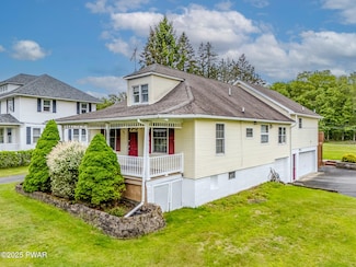 63 Sunnyside Rd, Clifton Township, PA 18424