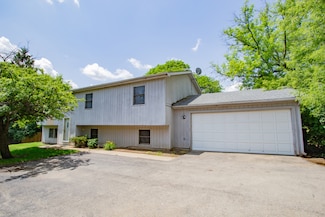213 W Winchester Rd, Libertyville, IL 60048