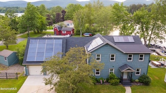 593 Lakeway Dr, Pittsfield, MA 01201