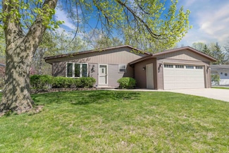 68 Solar Cir, Appleton, WI 54915