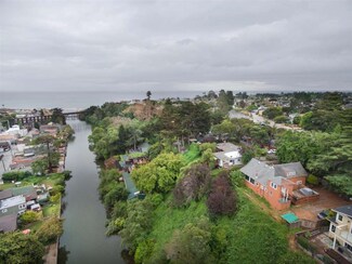 1810 Wharf Rd, Capitola, CA 95010