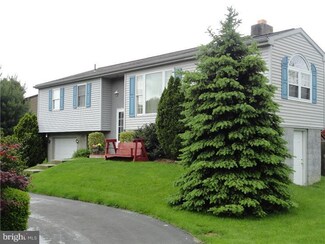 34 Carriage Cir, Oley, PA 19547