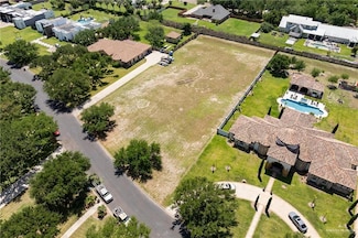 1816 El Mileno Dr, Palmhurst, TX 78573