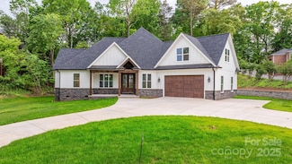 3732 Whitney Dr NE, Hickory, NC 28601